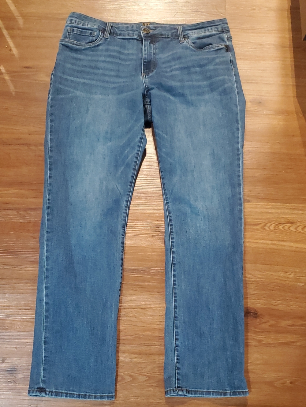 Kut from the Kloth Men's Straight-Leg Jeans in Light Blue Wash